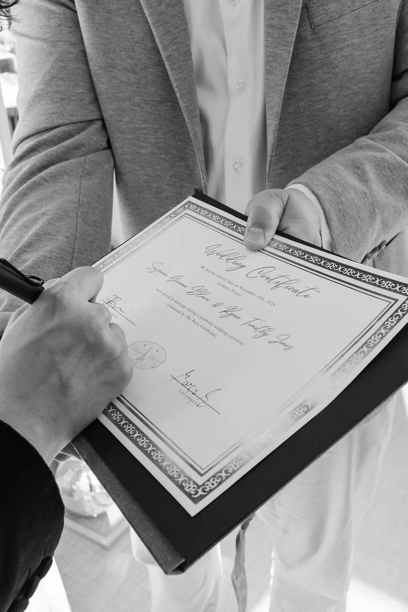 mariage-romantique-petit-comité-tour-eiffel-Lea-Evrevin (30)