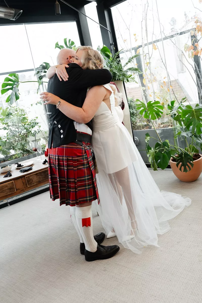 mariage-romantique-petit-comité-tour-eiffel-Lea-Evrevin (37)