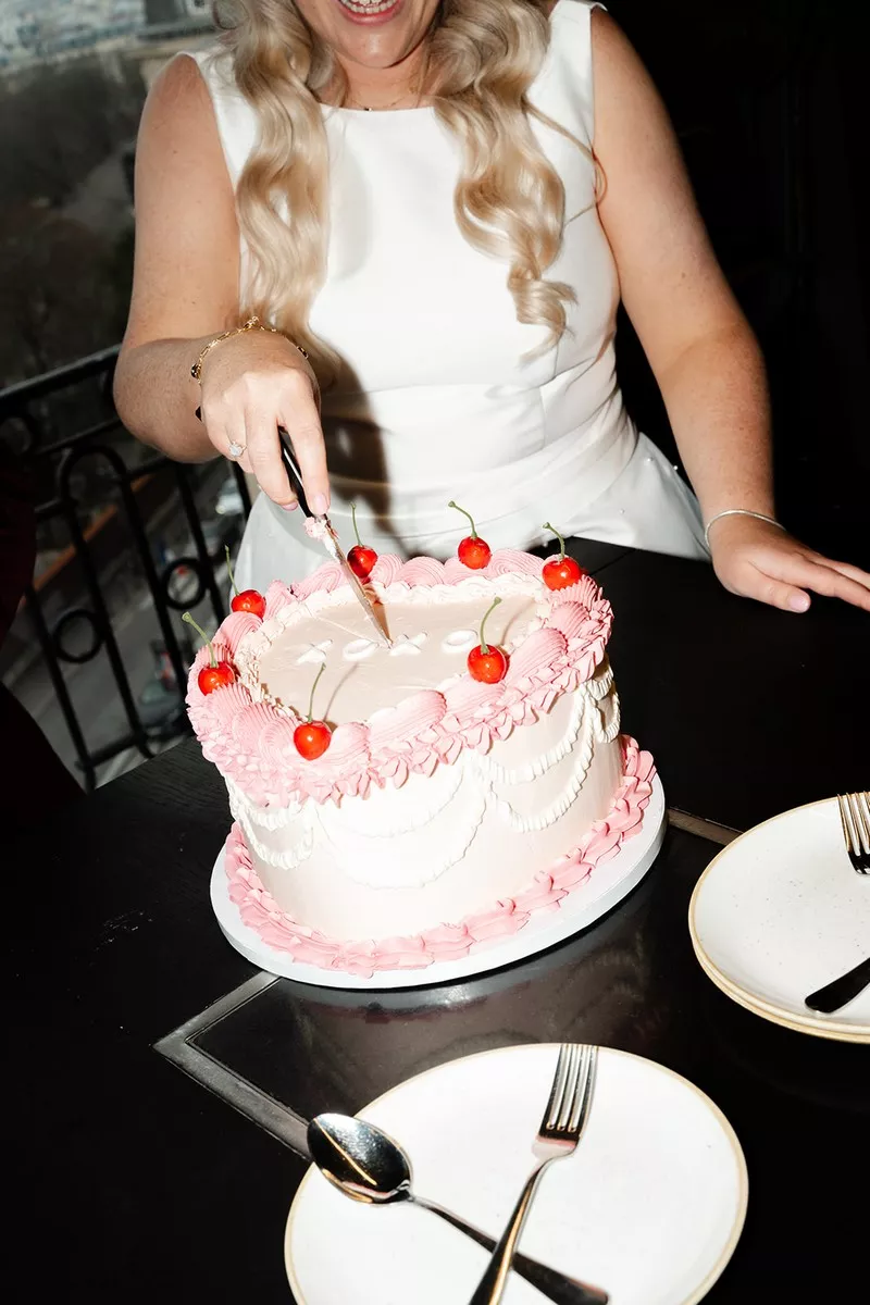 mariage-romantique-petit-comité-tour-eiffel-Lea-Evrevin (50)