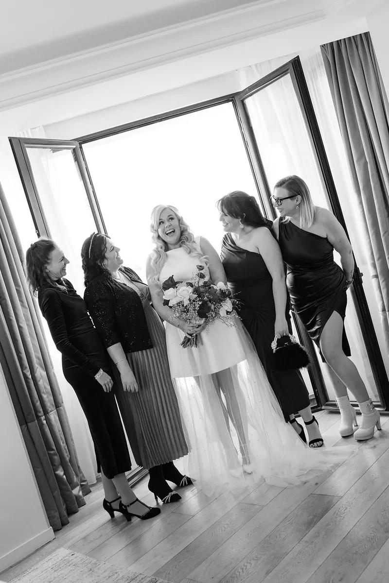 mariage-romantique-petit-comité-tour-eiffel-Lea-Evrevin (8)