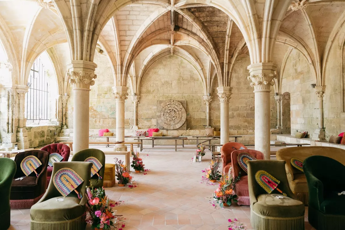 mariage-coloré-et-multiculturel-abbaye-de-fontdouce-lucilleviasphotographe (17)