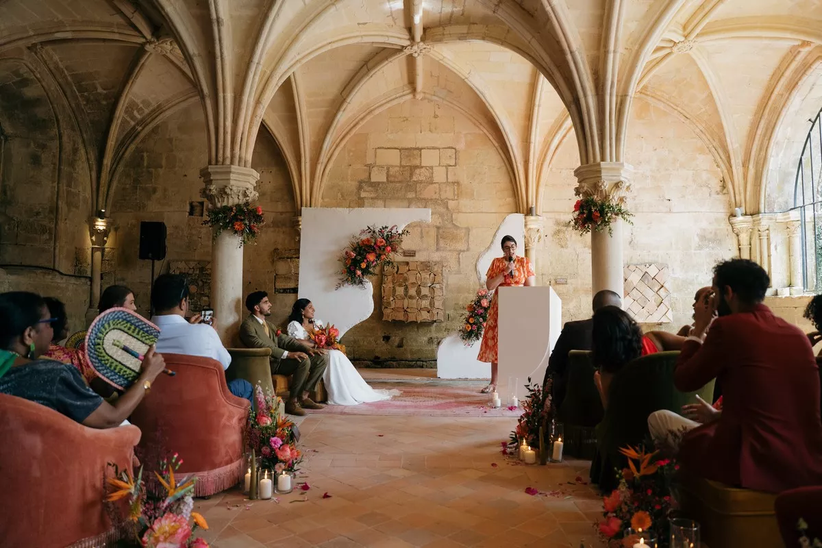 mariage-coloré-et-multiculturel-abbaye-de-fontdouce-lucilleviasphotographe (20)