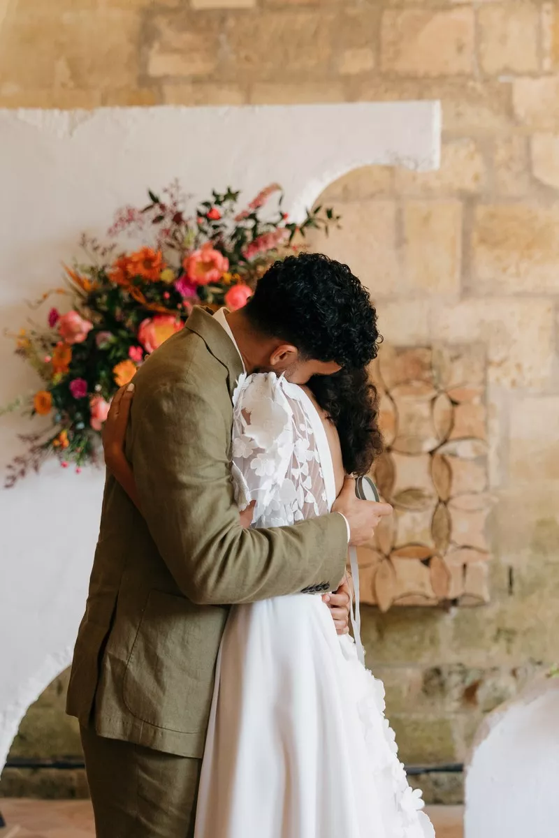 mariage-coloré-et-multiculturel-abbaye-de-fontdouce-lucilleviasphotographe (23)