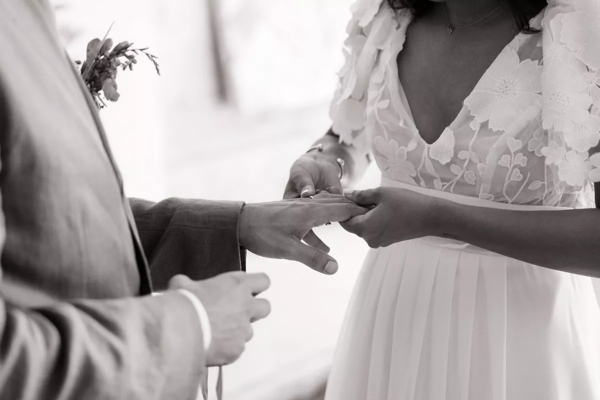 mariage-coloré-et-multiculturel-abbaye-de-fontdouce-lucilleviasphotographe (24)