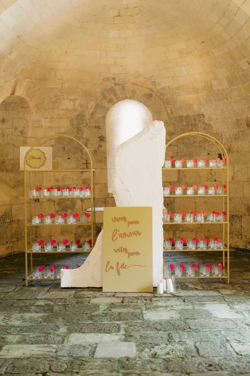 mariage-coloré-et-multiculturel-abbaye-de-fontdouce-lucilleviasphotographe (26)