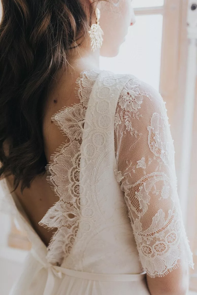 Robe-de-mariée-avec-dentelle-de-Calais-Christelle-Vasseur-Bordeaux ©Caroline-Hoang