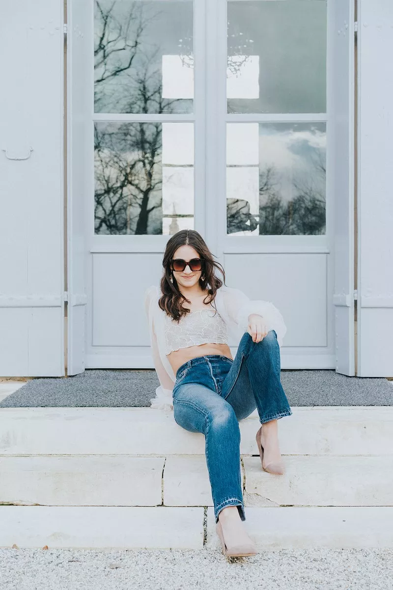Top de mariée manches longues avec jean Christelle Vasseur ©Caroline-Hoang