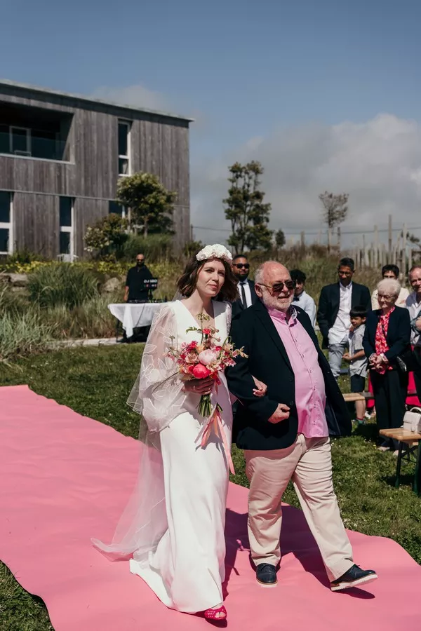 mariage-rose-finsitere-bretagne-sophiedelachouephotographie (19)