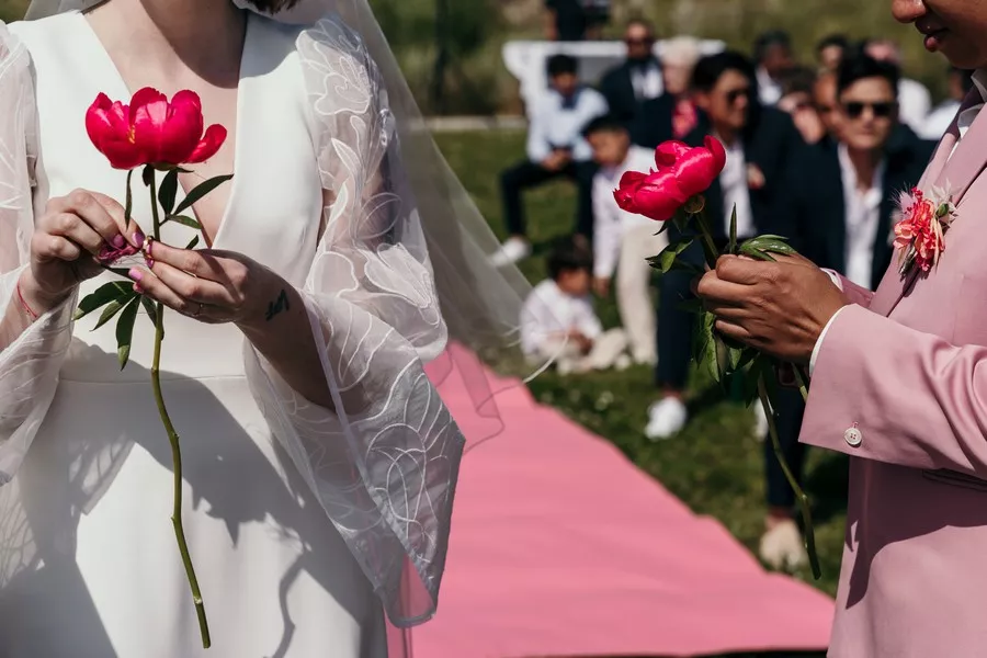 mariage-rose-finsitere-bretagne-sophiedelachouephotographie (24)