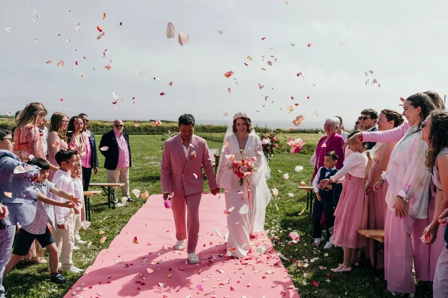mariage-rose-finsitere-bretagne-sophiedelachouephotographie (28)
