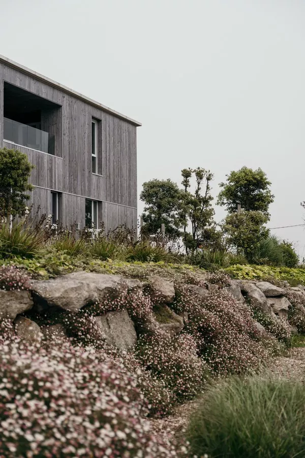 mariage-rose-finsitere-bretagne-sophiedelachouephotographie (32)