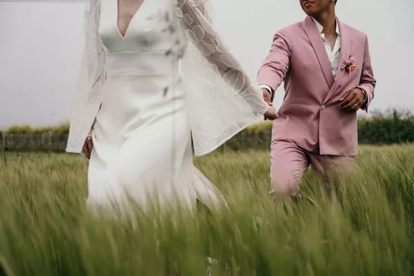 mariage-rose-finsitere-bretagne-sophiedelachouephotographie (44)