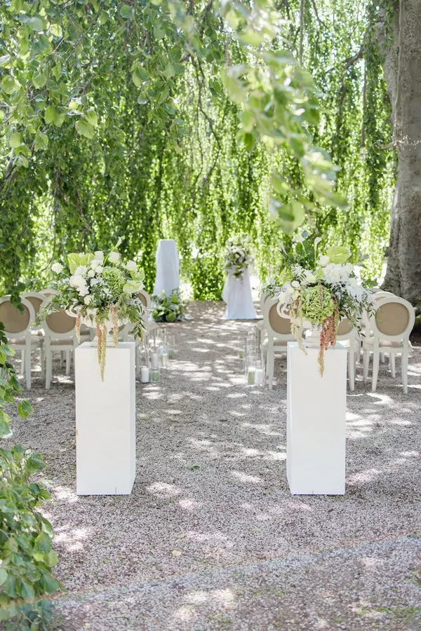 inspiration-mariage-nature-luxe-chateau-de-chazelles-haute-loire-aliciaserraphotography (12)