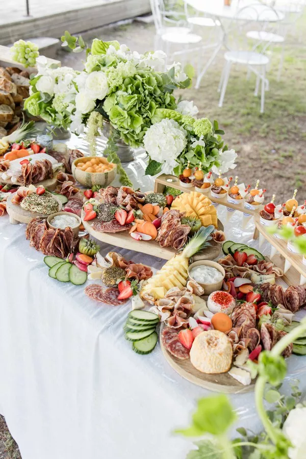 inspiration-mariage-nature-luxe-chateau-de-chazelles-haute-loire-aliciaserraphotography (27)