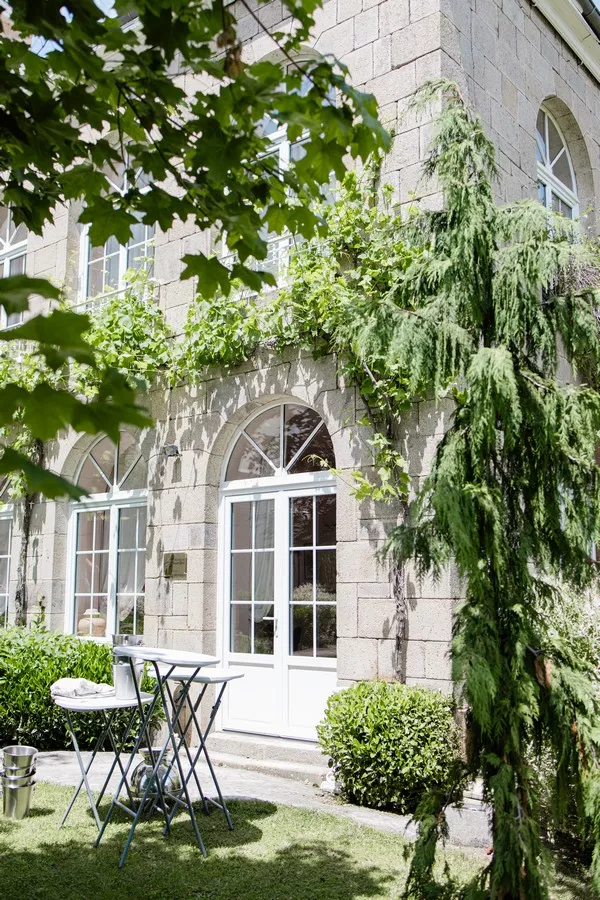 inspiration-mariage-nature-luxe-chateau-de-chazelles-haute-loire-aliciaserraphotography (3)