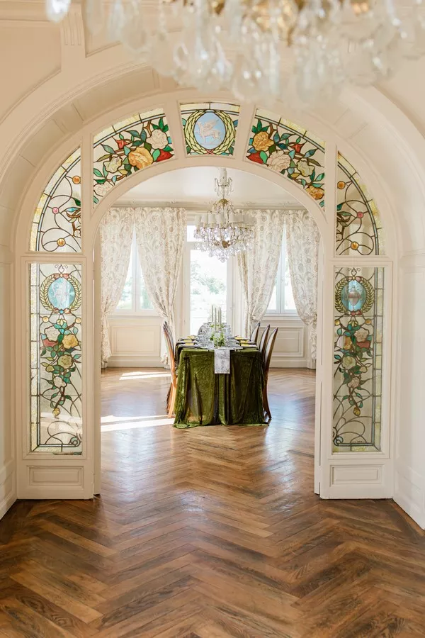 inspiration-mariage-nature-luxe-chateau-de-chazelles-haute-loire-aliciaserraphotography (32)