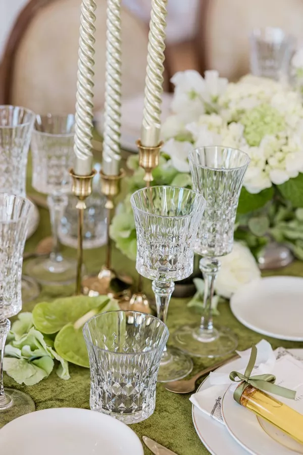 inspiration-mariage-nature-luxe-chateau-de-chazelles-haute-loire-aliciaserraphotography (35)