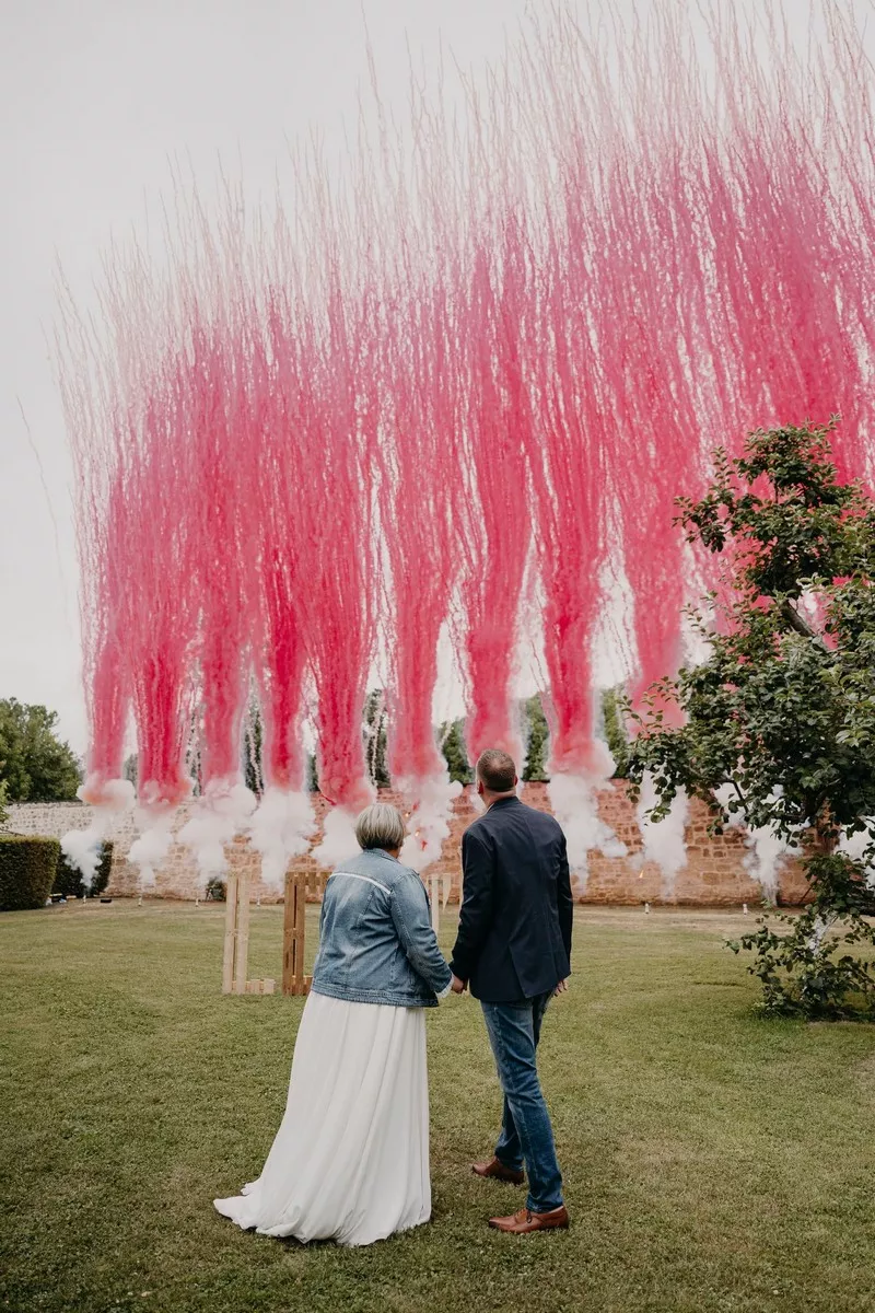 mariage-feux-d'artifices-de-jour-rose-lapetiteetincelle-©Rohanne Hennequin