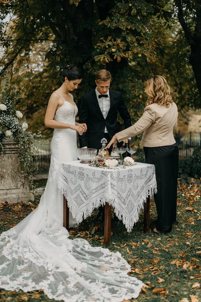 officiante-ceremonie-laique-provence-les-mots-de-nelly-rituel-AurelieStellaPhotographe