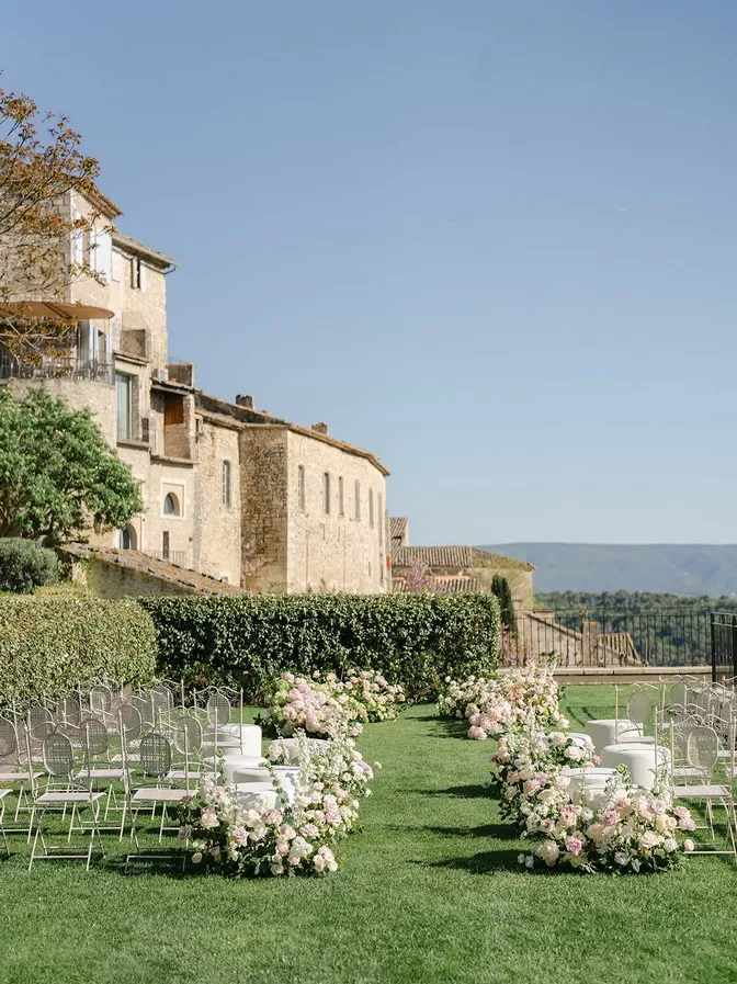 wedding-floral-design-alicemd-gordes-provence-lablondeetlebarbu ©sandraaberg (2)