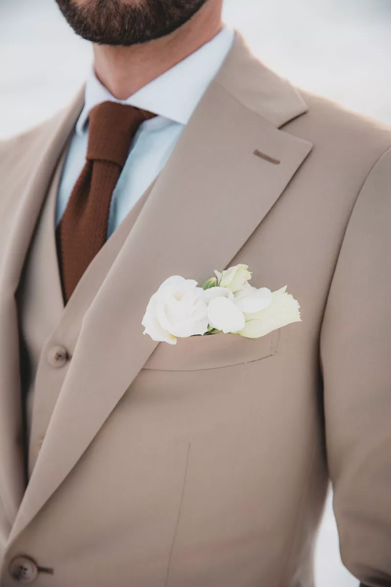 boutonnière-marié-blanche- ©megane-defontaine-photographe (30)