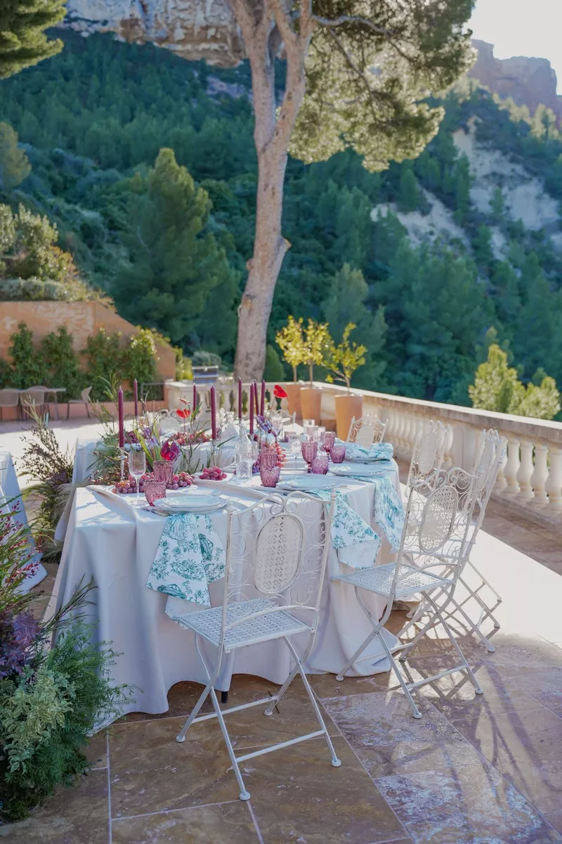 inspirations-carmin-bordeaux-domaine-de-canaille-provence-bella-vita ©naekovi-studio (1)