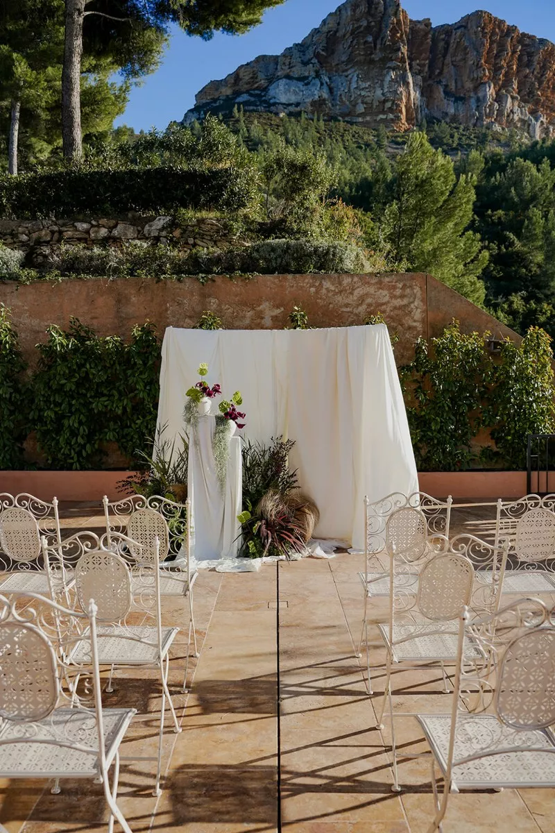 inspirations-carmin-bordeaux-domaine-de-canaille-provence-bella-vita ©naekovi-studio (9)