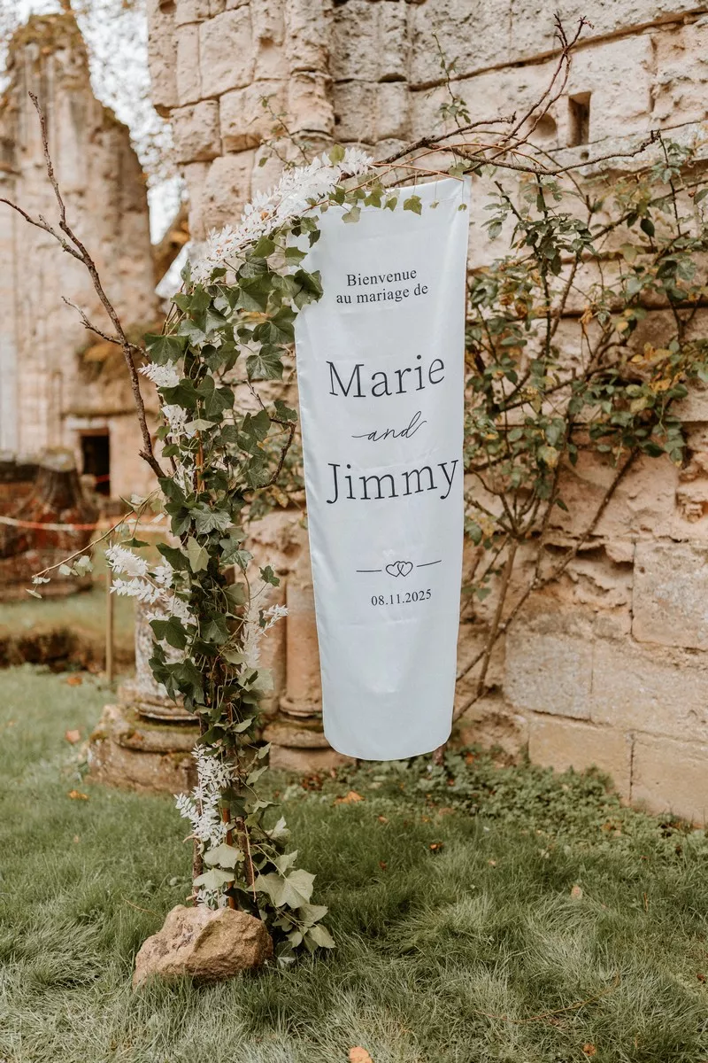 panneau-de-bienvenue-tissu-Abbaye-de-Longpont ©stephane-joly-photographie (23)