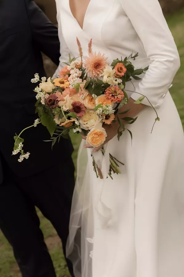 Bouquet-de-mariee-Les-Herbes-Hautes-Fleuriste-ecoresponsable-JuliaAllio