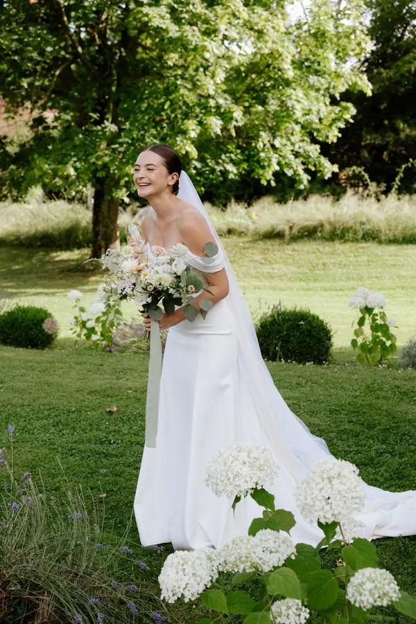 bouquet-de-mariee-Les-Herbes-Hautes-Fleuriste-ecoresponsable-Solene Lagant Photographe