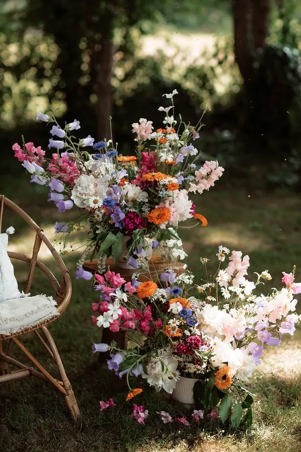 ceremonie-laique-colorée-Les-Herbes-Hautes-Fleuriste-ecoresponsable-moonrise-photography