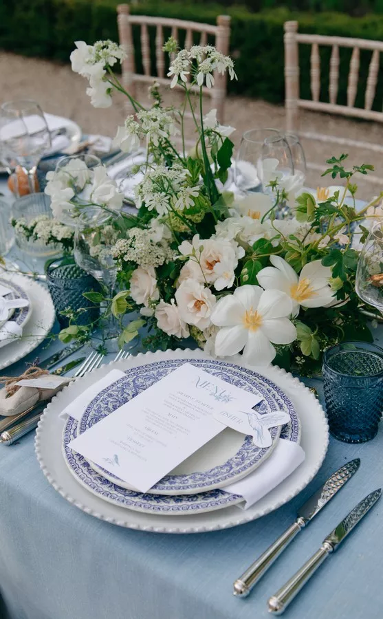 mariage-bleu-et-blanc-elegant-stationary-delamourdanslair-chateau-martinay ©Elise Morgan (7)