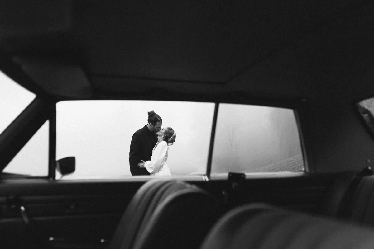 mariage-hiver-noir-blanc-vert-suisse-©lucileKPhotographie (32)