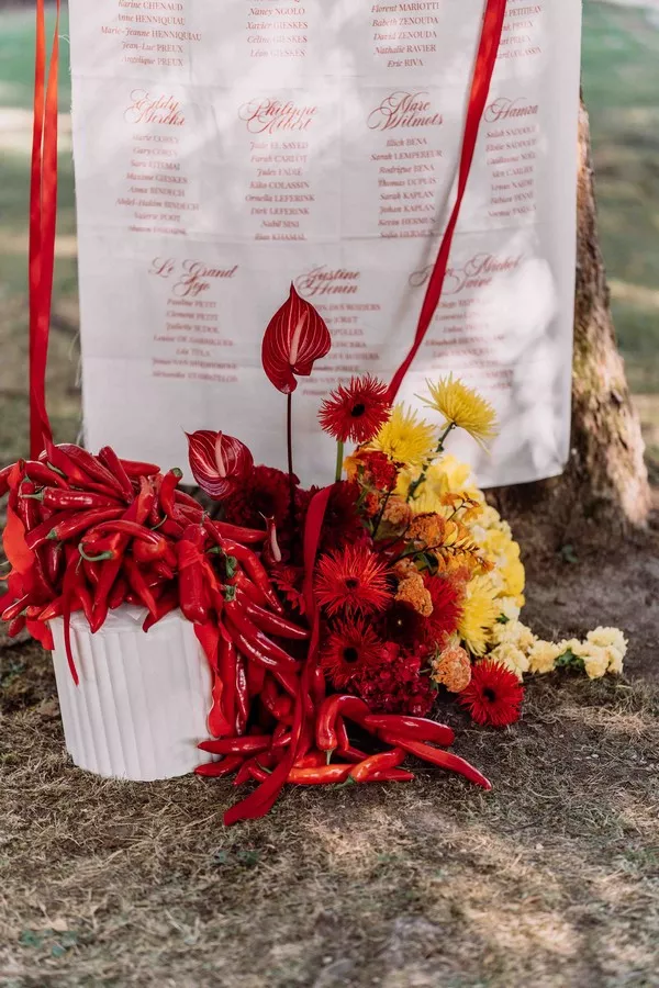 mariage-rouge-et-jaune-oise-©lesbanditsevents (23)