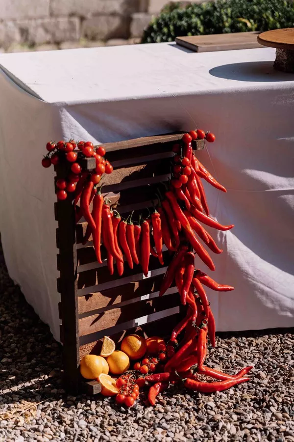 mariage-rouge-et-jaune-oise-©lesbanditsevents (25)