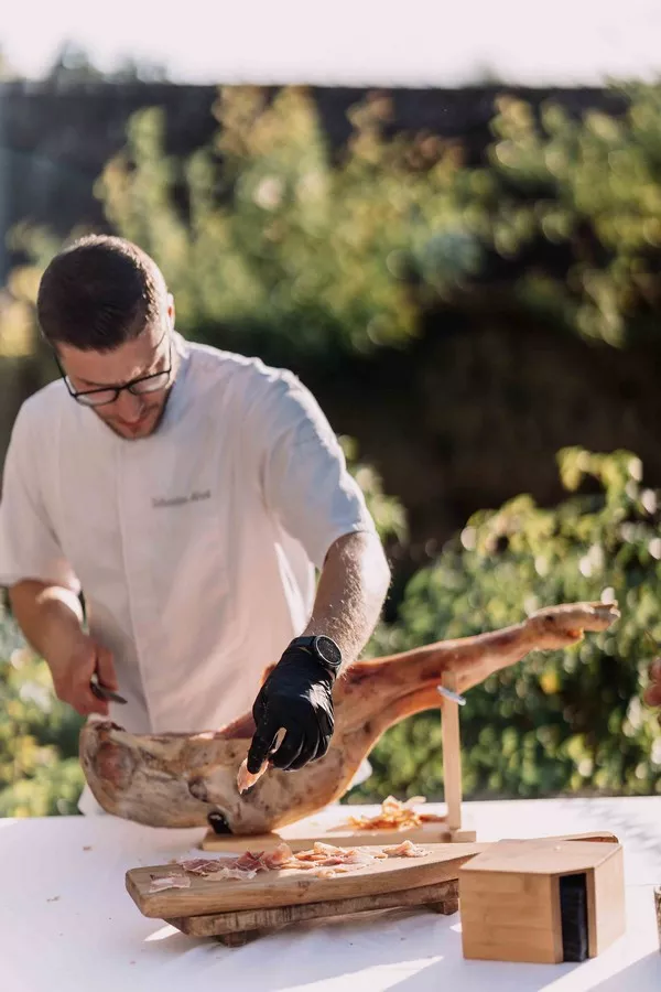 mariage-rouge-et-jaune-oise-©lesbanditsevents (36)