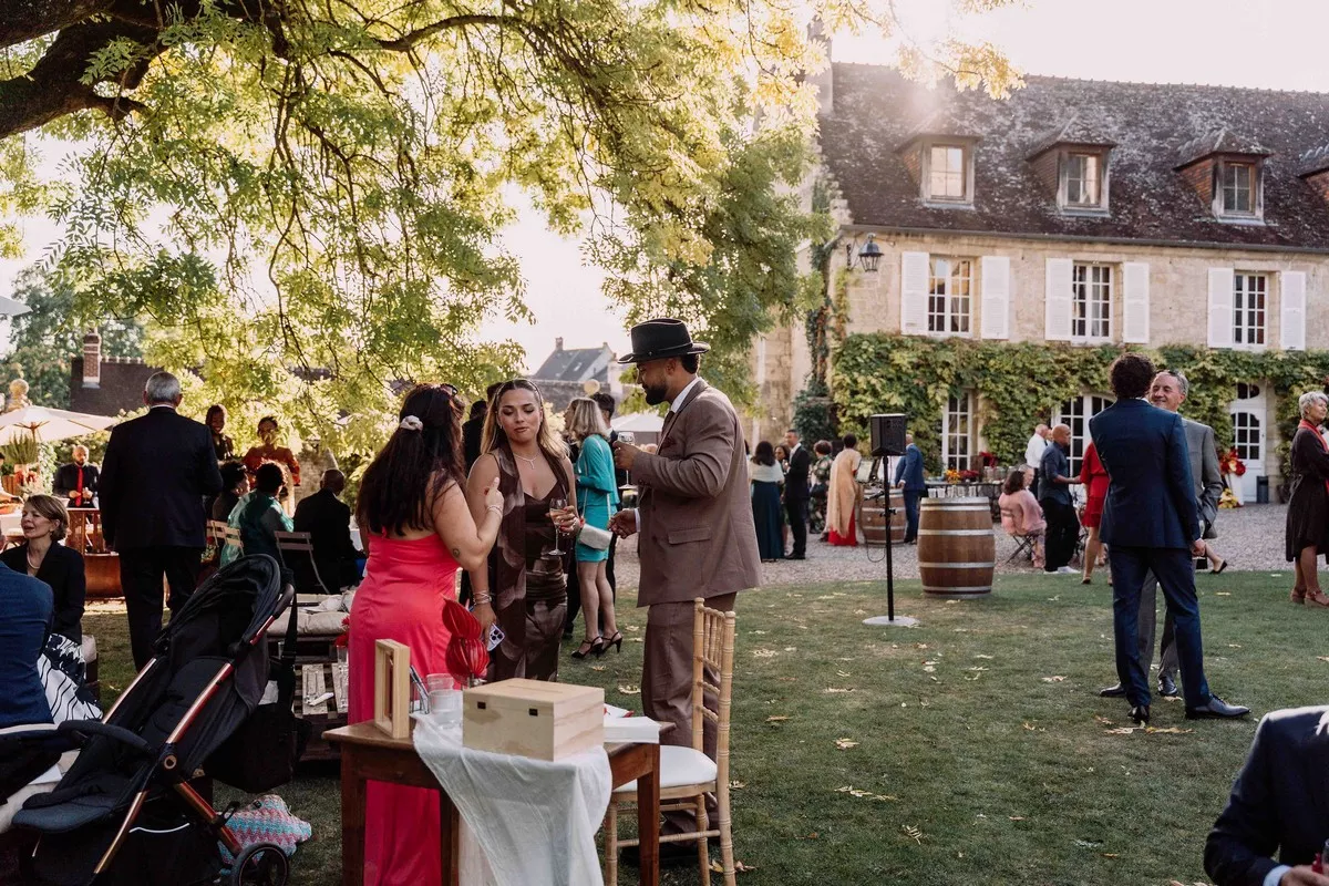 mariage-rouge-et-jaune-oise-©lesbanditsevents (40)