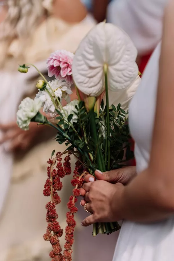 mariage-rouge-et-jaune-oise-©lesbanditsevents (5)