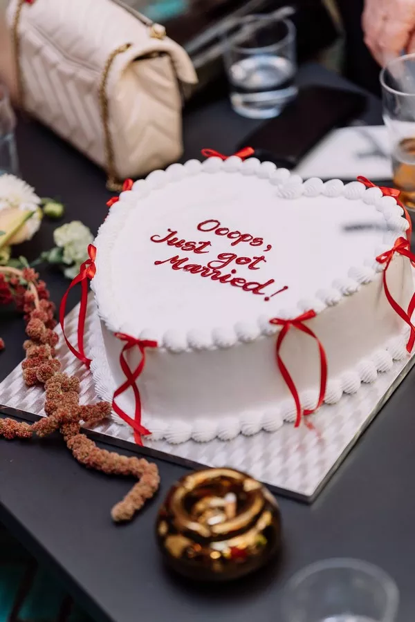 mariage-rouge-et-jaune-oise-©lesbanditsevents (7)