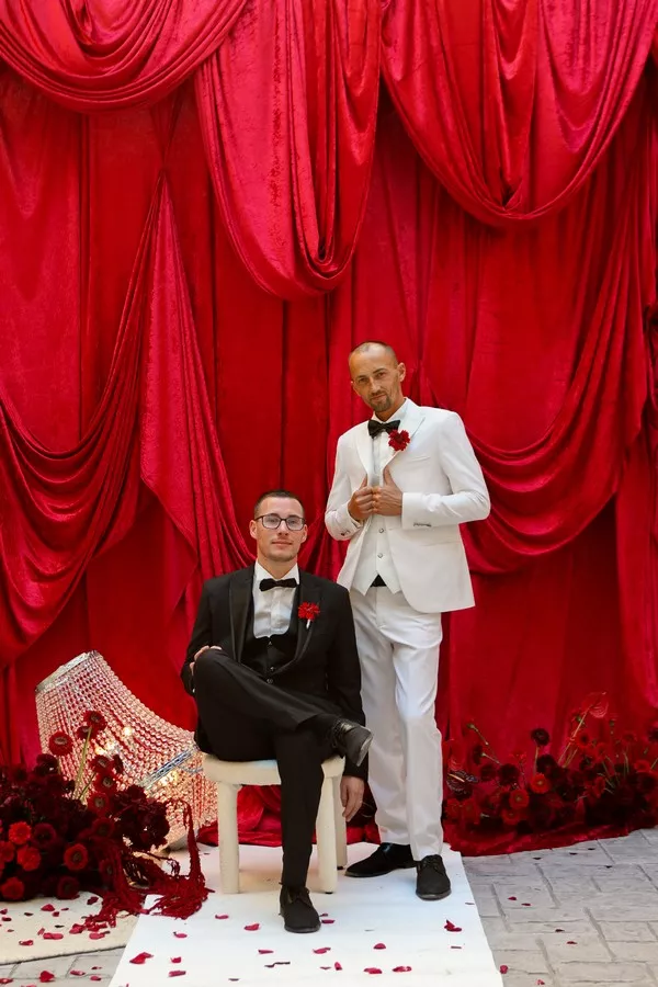 mariage-rouge-et-noir-luxe-delamourdanslair-wedding-designer-haut-de-gamme ©Camille Coste (7)