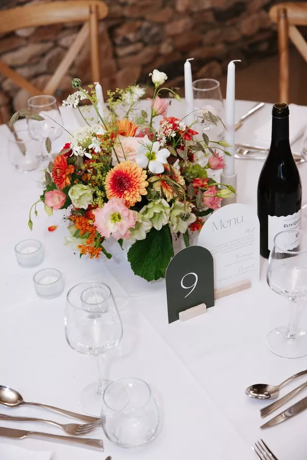 mariage-terracota-vert-sauge-grange-de-javon-delamourdanslair-wedding-design ©Ma Nébuleuse (4)