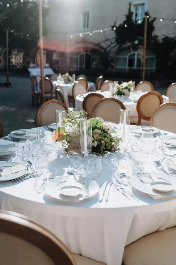 mariage-vert-et-blanc-chateau-de-l-hospitalet-delamourdanslair-wedding-design-provence ©laurene-and-the-wolf (4)