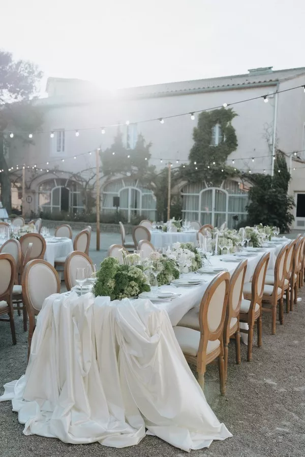 mariage-vert-et-blanc-chateau-de-l-hospitalet-delamourdanslair-wedding-design-provence ©laurene-and-the-wolf (8)