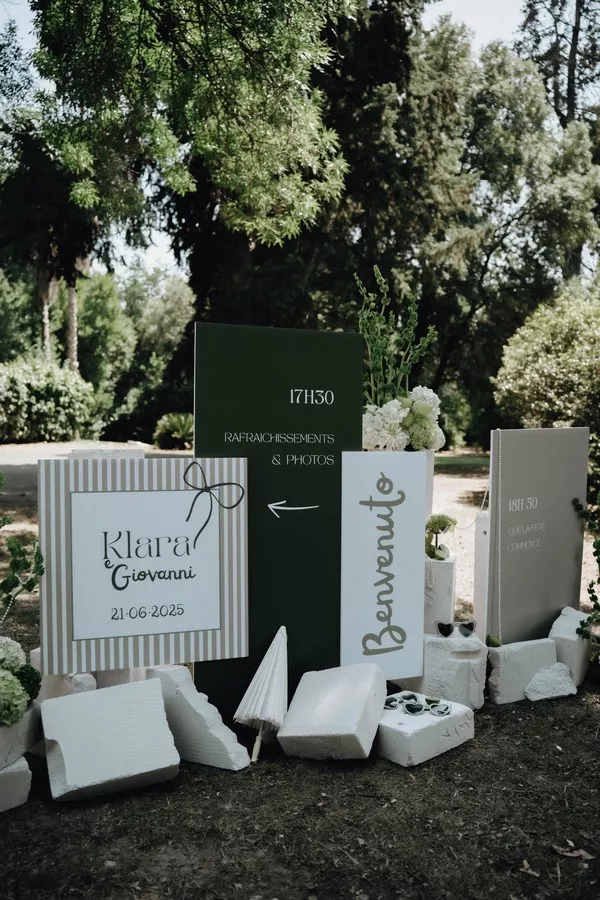 mariage-vert-sauge-et-blanc-Domaine-de-la-Tresoriere-delamourdanslair-wedding-designer-luxe-provence ©fionafabeyresphotographe (2)