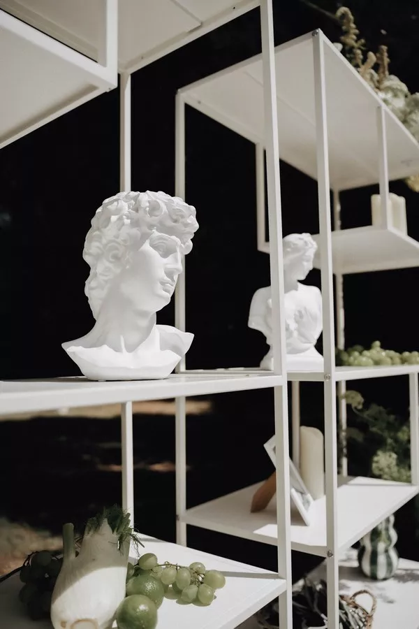 mariage-vert-sauge-et-blanc-Domaine-de-la-Tresoriere-delamourdanslair-wedding-designer-luxe-provence ©fionafabeyresphotographe (4)