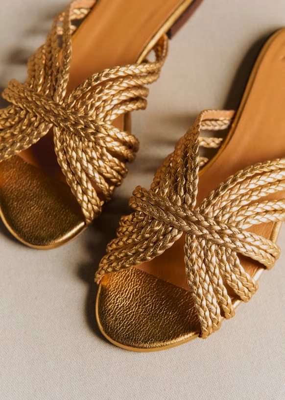 mules-dorées-paola-sézane