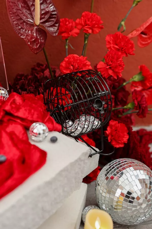 mariage-gay-glamour-rouge-noir-et-blanc ©camille-coste-photographie (19)