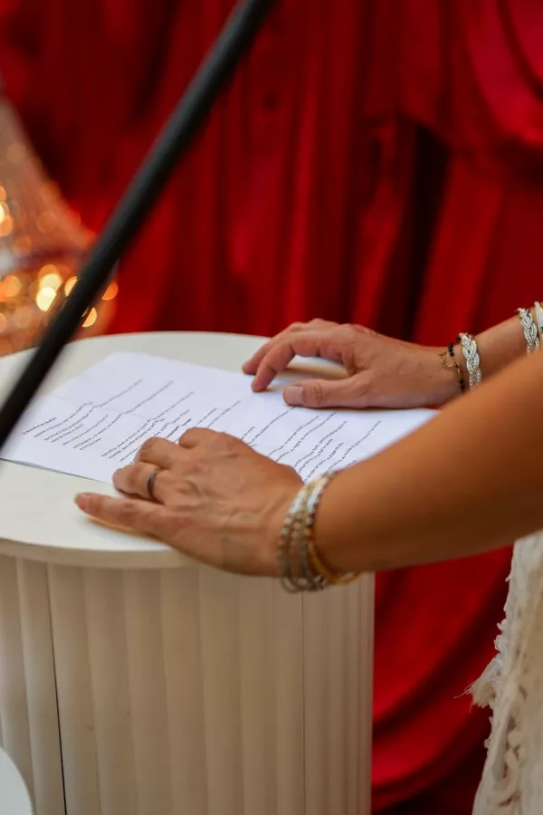 mariage-gay-glamour-rouge-noir-et-blanc ©camille-coste-photographie (22)