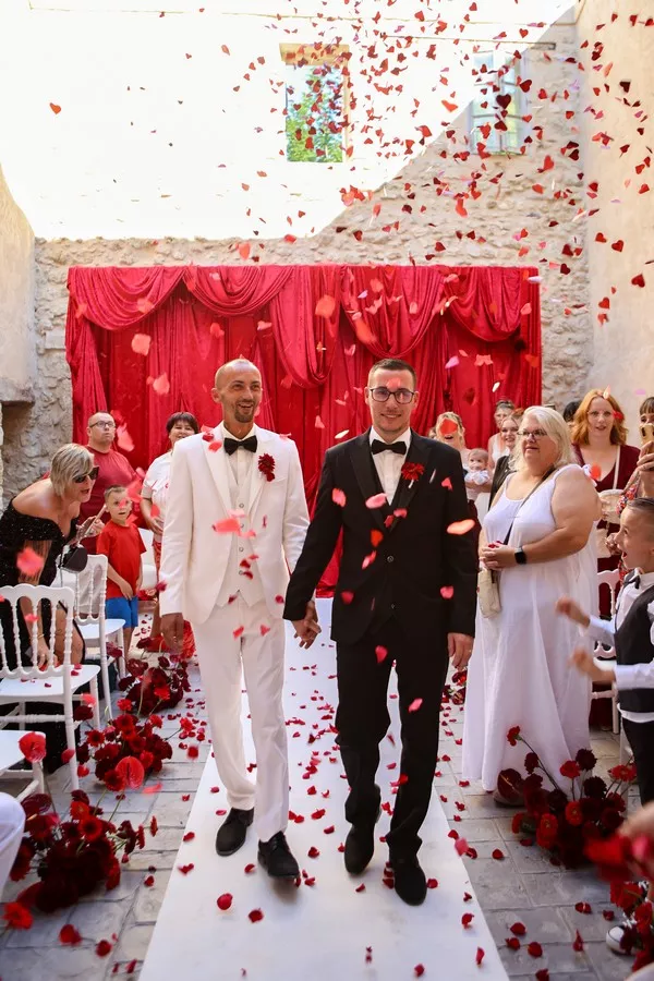 mariage-gay-glamour-rouge-noir-et-blanc ©camille-coste-photographie (28)