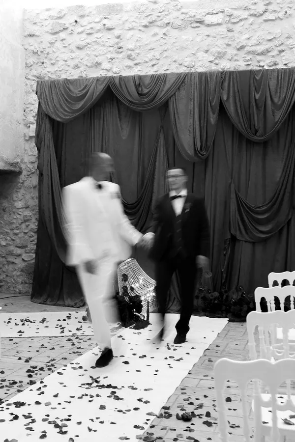 mariage-gay-glamour-rouge-noir-et-blanc ©camille-coste-photographie (33)